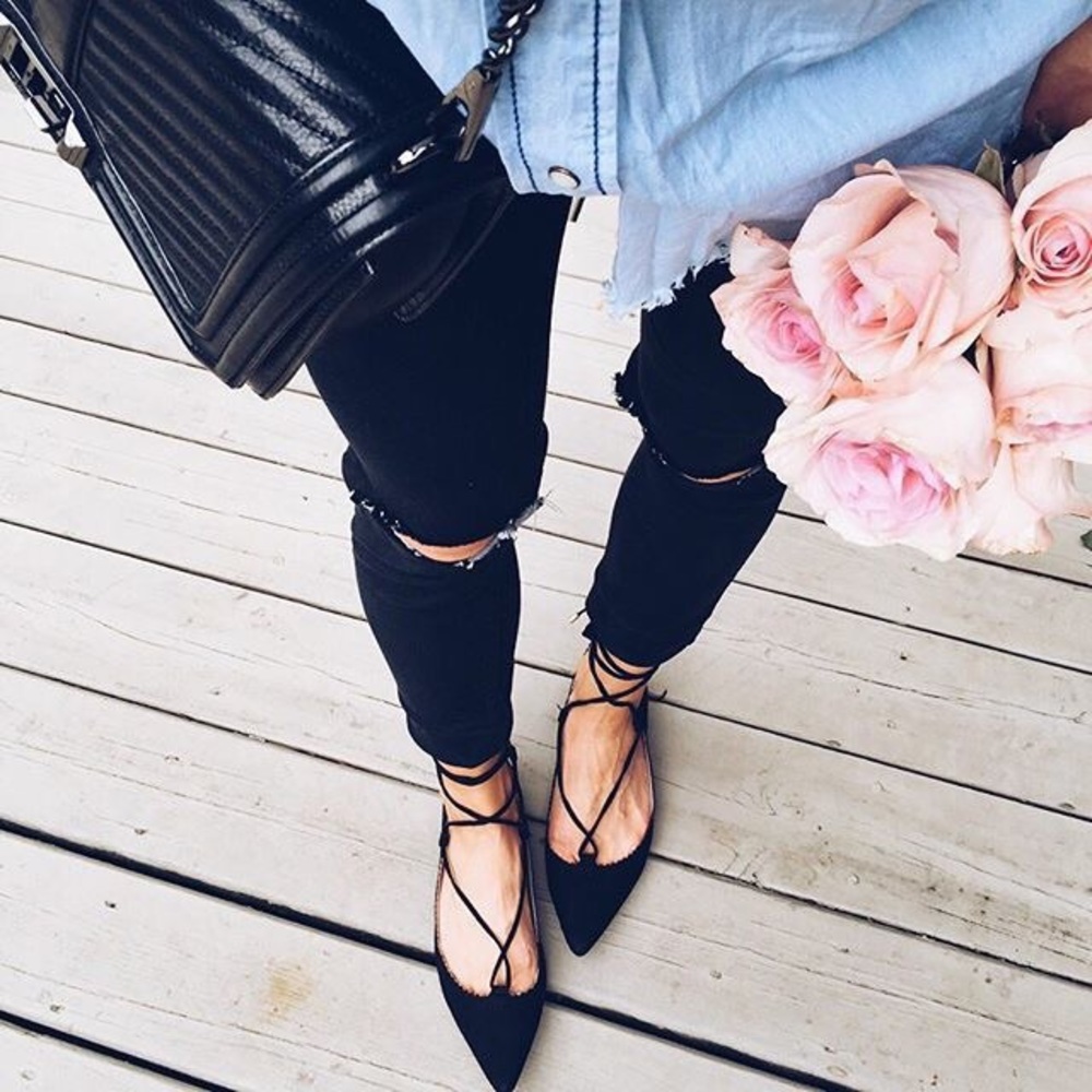 Steve Madden Women’s pointed toe wrap up flats.